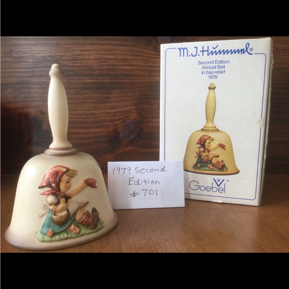 1979 Hummel Goebel 2nd Edition Annual Bell.  Great condition.  Original box.